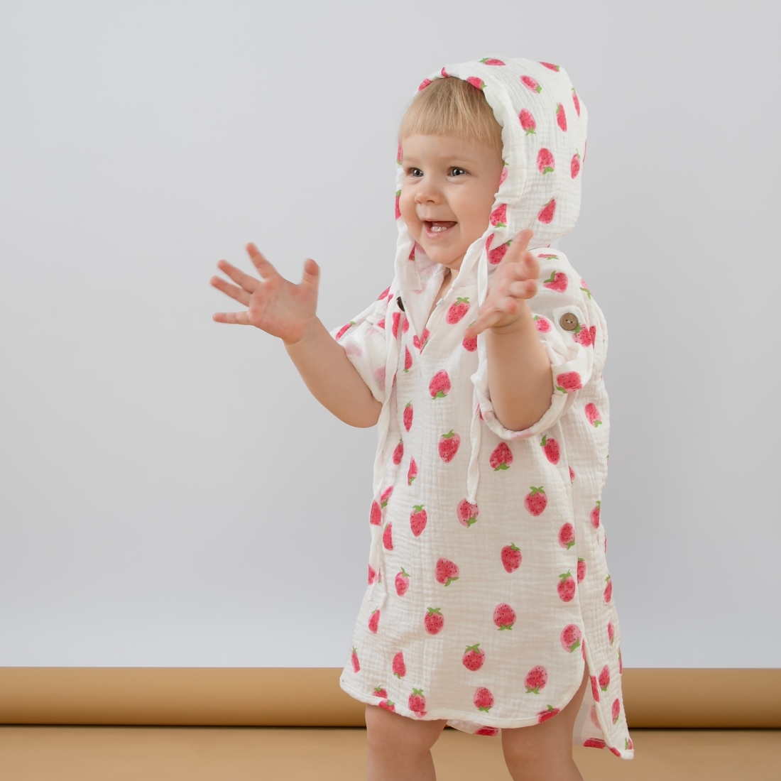 Туника с капюшоном "Муслин", клубники, лето