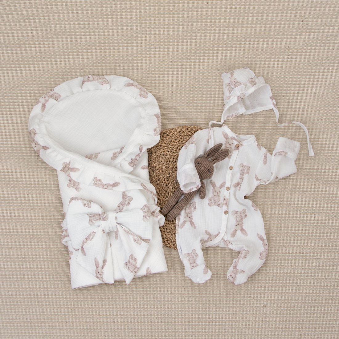 Комплект на выписку 4 предмета "Муслин Рюша.Плед", зайки, лето