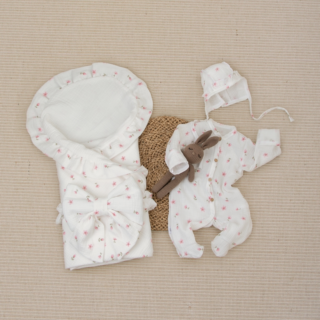 Комплект на выписку 4 предмета "Муслин Рюша.Плед", тюльпанчики, лето