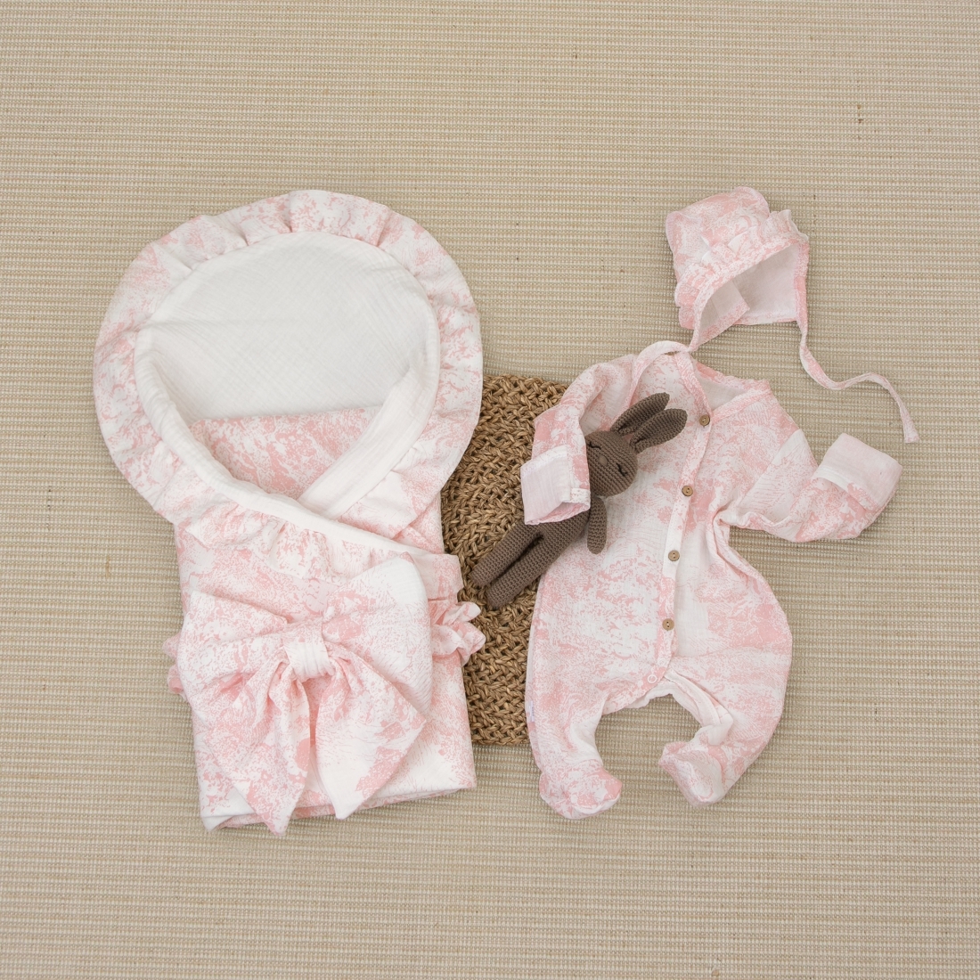 Комплект на выписку 4 предмета "Муслин Рюша.Плед", розовые облака, лето