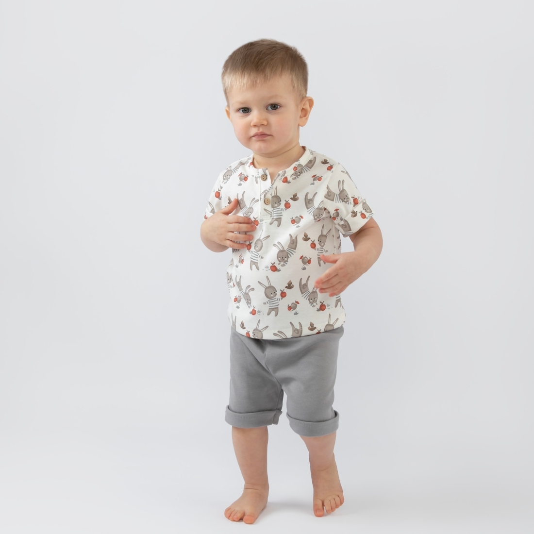 Комплект футболка+шорты "Яблочки", зайчики